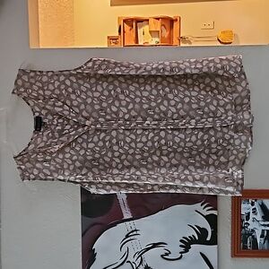 Light weight tank for office or weekend.